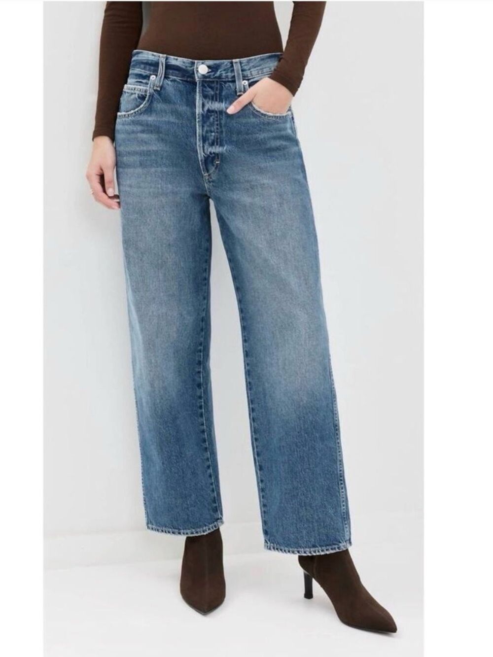 AMO Hattie straight leg jeans Size 24in waist Denim Elevated Everyday Basics